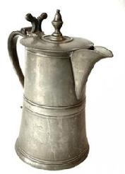 *SOLD* G775 18th century Pewter Flagon / Pitcher / Tankard with prominent spout, acorn finial on lid, distinct curved handle and nicely carved, and shaped thumbpiece on lid.