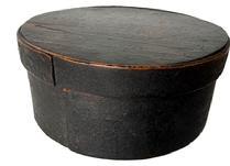 L468B New England 19th century Pantry Box with dry, uncleaned, original black painted surface. The overlapping steamed and bentwood sides are secured with small metal tacks. Natural patina interior.  Measurements: 5 &frac34;� top diameter x 5 &frac12;� bottom diameter x 2 &frac12;� tall. 